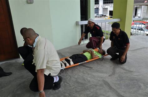 Kursus Pengenalan Pertolongan Cemas Dan Cpr Dr Muzaffar Bin