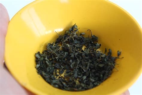 3 Ways to Dry Thyme - wikiHow