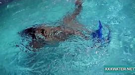 Hot Mutual Masturbation In Swimming Pool XNXX