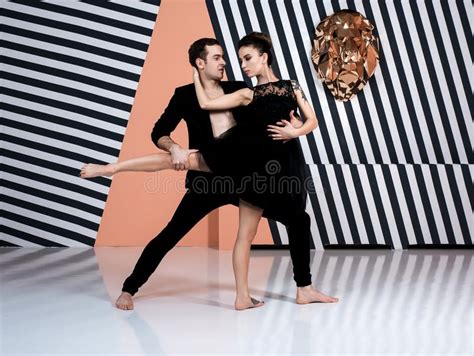 Los Pares Del Bailar N De Ballet Moderno En Arte Interpretativa De La