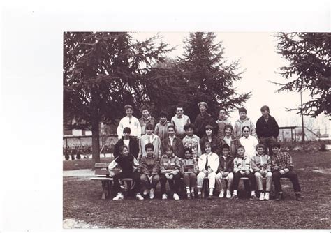 Photo de classe 6è POURPRE de 1987 Collège E Bichat Copains d avant