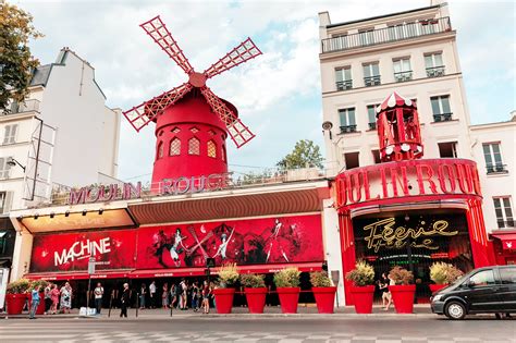 Dinner At The Eiffel Tower Cruise And Show At Moulin Rouge Musement