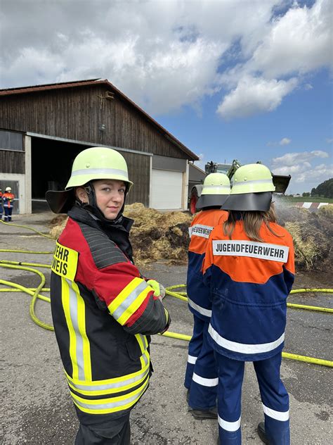 B Stall Scheune Brand Von Heuballen In Einer Landwirtschaftlichen