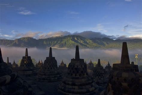 Foto Fakta Relief Lalitavistara Di Candi Borobudur Halaman