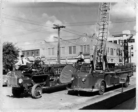 American Lafrance Fire Trucks From 1916 And A Type 700 From 1948 In Port