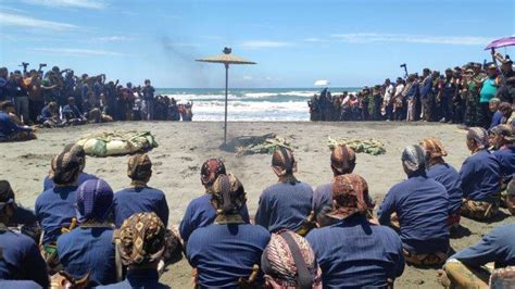 Sejarah Upacara Adat Labuhan Di Pantai Parangkusumo Tradisi Keraton