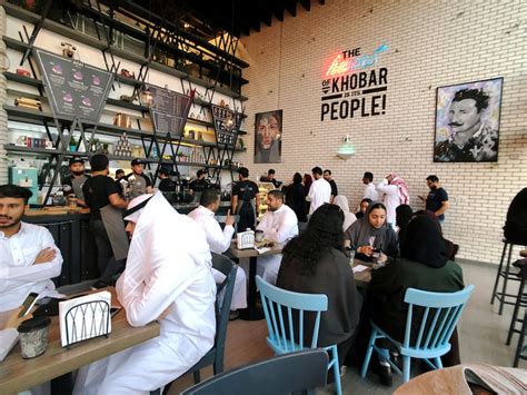 Saudi Arabia ends gender segregation in restaurants | Arab News