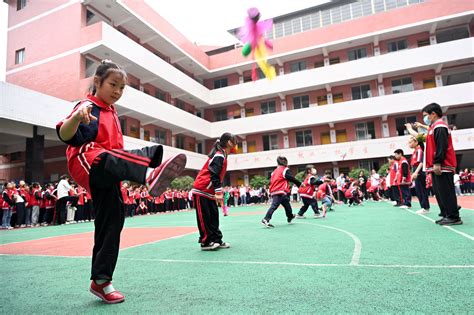 内江市东兴区：趣味运动进校园