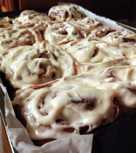 Big Fluffy Vanilla Cream Cheese Frosted Cinnamon Rolls Chriscooksca