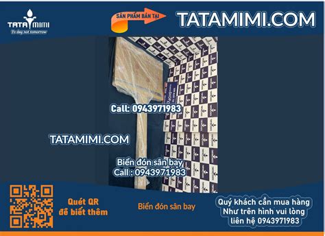 Biển Đón Tay Dài Đứng Đón Khách Tại Sân Bay Bằng Mica