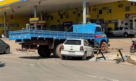 Colis O Entre Caminh O E Carro Registrado Em Avenida De Esperantina