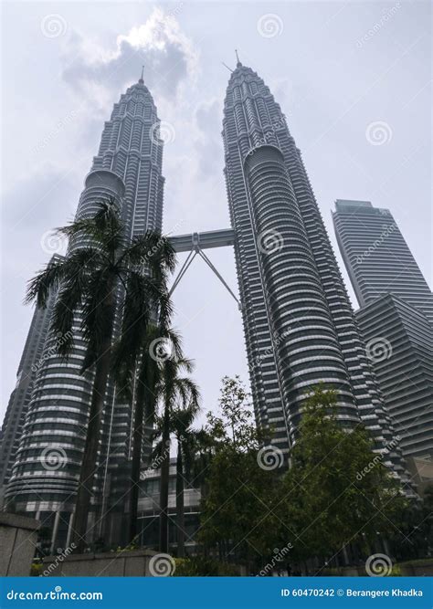 The Petronas Twins Tower Amazing Height Of Meters Kuala Lumpur