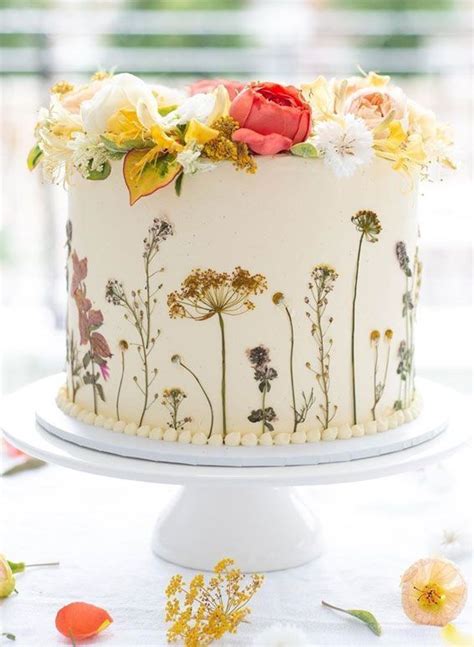 14 Pressed Flower Cakes 2021 To Say Something Different Wedding Cake Fresh Flowers Wedding