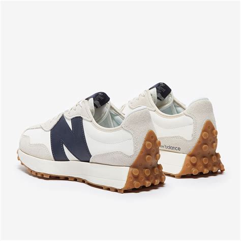 New Balance 327 - Crème - Baskets - Chaussures femme | Pro:Direct Soccer