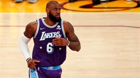 Descubrir 94 Imagen Jugador De Basquetbol Lebron James Abzlocal Mx