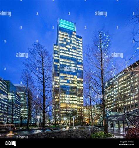 The Entrance To Jubilee Shopping Centre In Canary Wharf In London Stock