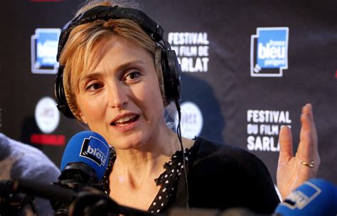 Photo Exclusif Julie Gayet est l invitée d une émisssion de radio