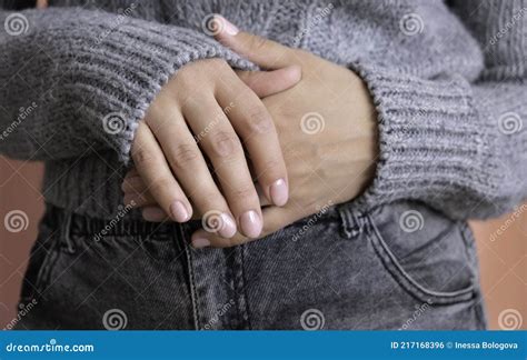 Belle Donne Maneggiano Manicure Nude Pelle Pulita Fotografia Stock Immagine Di Estetica