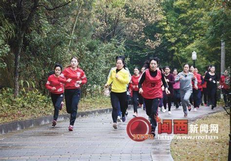 龍巖武平縣教育局、教育工會舉行城區女教職工登山比賽 每日頭條