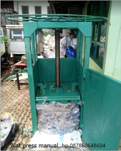 Mesin Press Sampah Manual Dengan Cara Diputar Di Atasnya