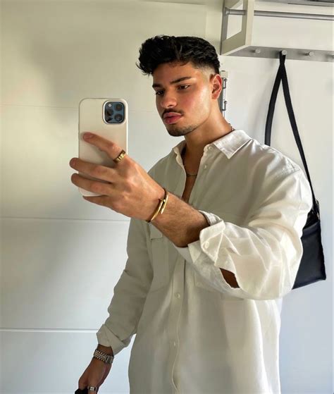 mirror picture man Efecan Güzel auf Instagram born romantic em 2024