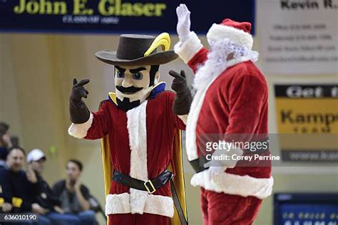 La Salle Explorers Mascot Photos and Premium High Res Pictures - Getty ...