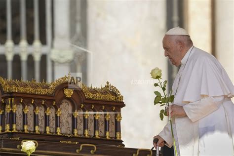 El Papa Francisco Se Somete A Una Cirug A Intestinal Y Pasar Varios