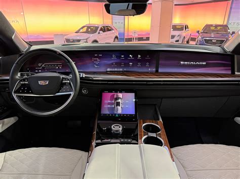 2025 Cadillac Escalade Premium Luxury AWD SUV: Unrivaled Elegance