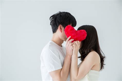 ファーストキスを経験した平均年齢、男性は16 2歳、女性は？｜ Dime アットダイム