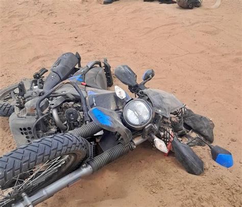 Una mujer sufrió lesiones al caer de una moto en un camino vecinal