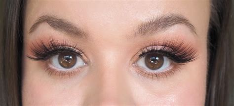 Huda Beauty The New Nude Eyeshadow Palette Review A Woman S Confidence