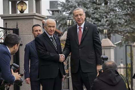 Cumhurbaşkanı Erdoğan la Bahçeli bir araya geldi İşte iki liderin ele