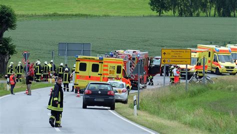 Unfall In Sachsen Zwei Tote Bei Frontal Zusammenstoß Bz Die