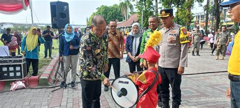 Pj BUPATI JOMBANG MEMBUKA GRAND FINAL FESTIVAL DRUM BAND TINGKAT TK