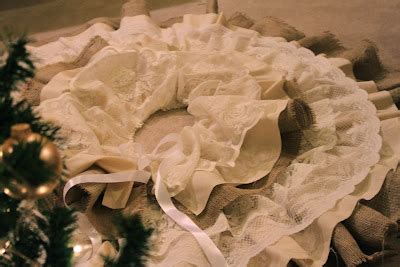 Do It Yourself Divas Diy Burlap And Lace Christmas Tree Skirt