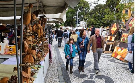 Após obras Feira do Largo da Ordem volta à configuração original