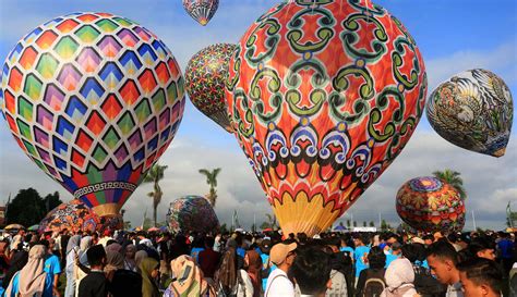 Warna Warni Balon Udara Di Festival Wonosobo Foto Liputan