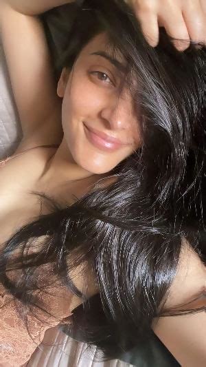 Shruthi Hassan Lying Naked On Your Bed Hd Porn Pics