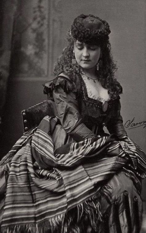 Glamorous Photos Of Victorian Women That Defined Fashion Styles From