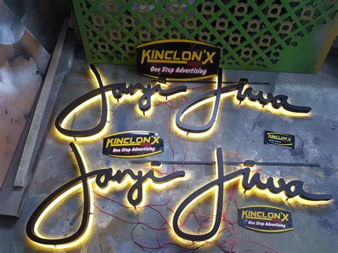 Neon Box Dan Huruf Timbul Nyala