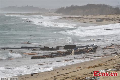 Pelo Menos Mortos Ap S Naufr Gio De Barco Na It Lia