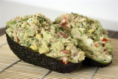 Aguacates rellenos de atún aperitivo perfecto muy fácil de preparar