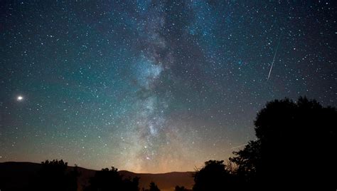 Hora y fecha para ver la lluvia de estrellas Delta Acuáridas desde