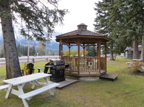 8 Best Cabin Rentals Near Lake Louise, Canada - Updated 2024 | Trip101