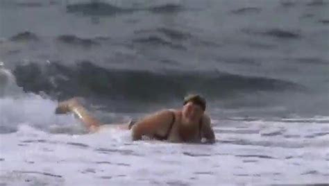 Waves Expose Woman S Huge Tits Oops ENF ThisVid