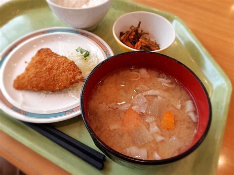 毎週木曜日に出る「豚汁セット（豚汁定食）」を食べ続けた結果。（墨田区役所 食堂：墨田区吾妻橋1丁目：墨田区役所1f） モモログ4