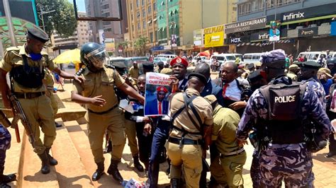 Ugandas Bobi Wine Briefly Detained After Leading Street Protest