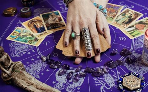 How Visiting A Psychic Can Help You Through The Holiday Season