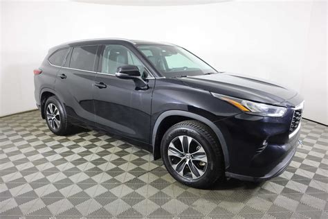 Pre Owned Toyota Highlander Xle Sport Utility In Anchorage