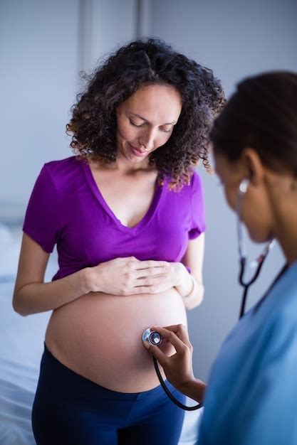 Premium Photo Doctor Examining Pregnant Womans Belly With Stethoscope